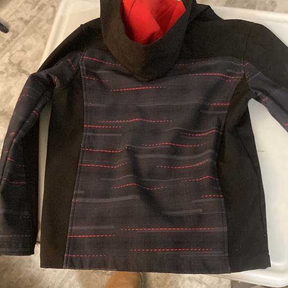 Free country, black, and gray and red jacket - Picture 5 of 6